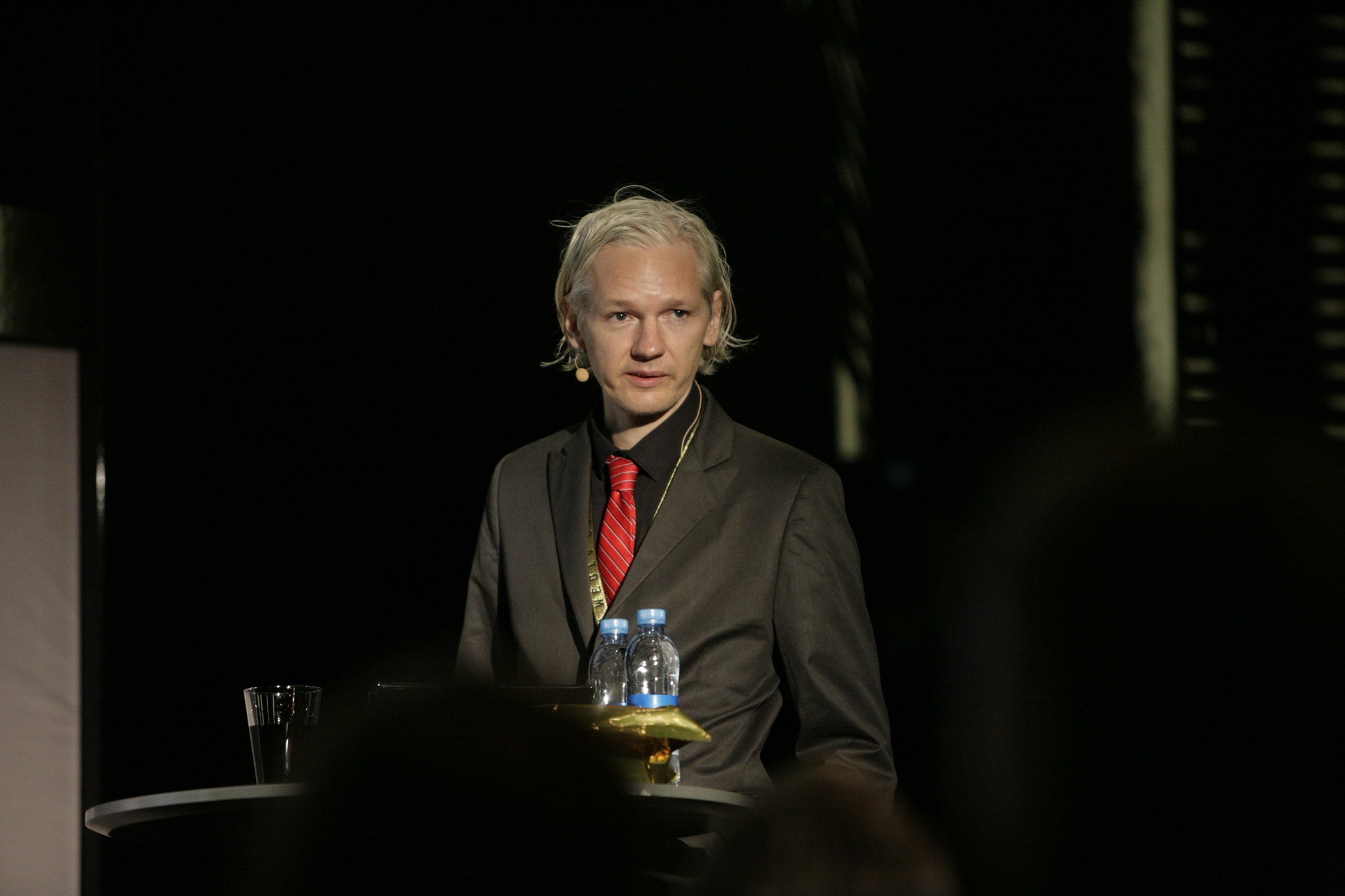 Bitcoiner Pays $500K to Help Julian Assange Clear Debts