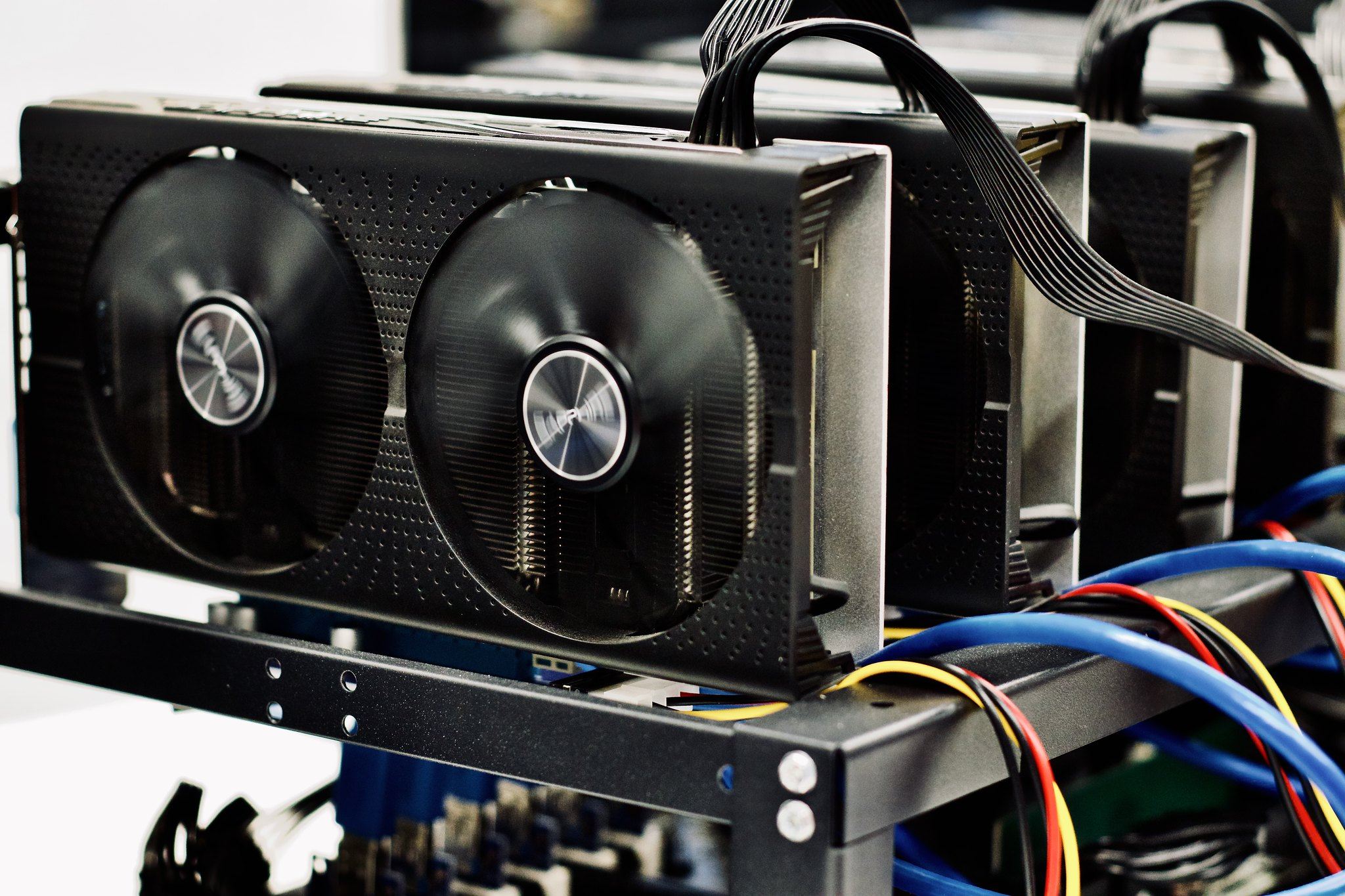 VanEck: Bitcoin Miners Could Earn $13.9B from AI and HPC by 2027