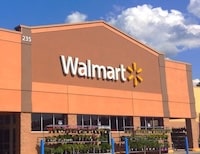 Walmart, Amazon Weigh Stablecoin Launch Amid US Regulation